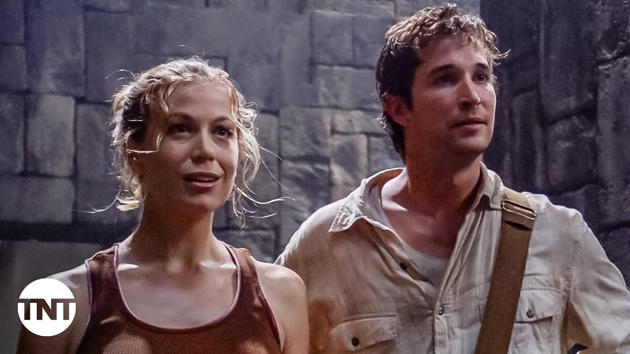 Flynn and Nicole Dodge Traps in a Mayan Temple [CLIP] | The Librarian: Quest for the Spear | TNT