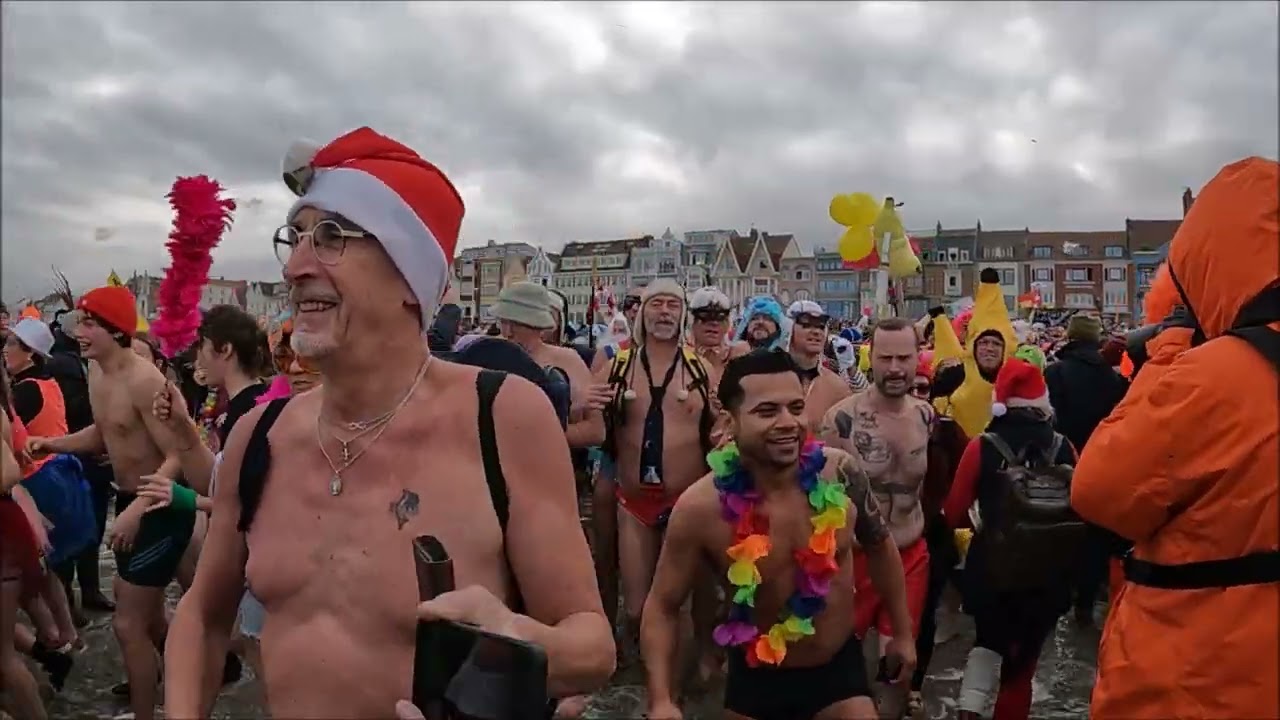 Bain des Givrés 2025, Dunkerque. Plage. Nord. Carnaval.