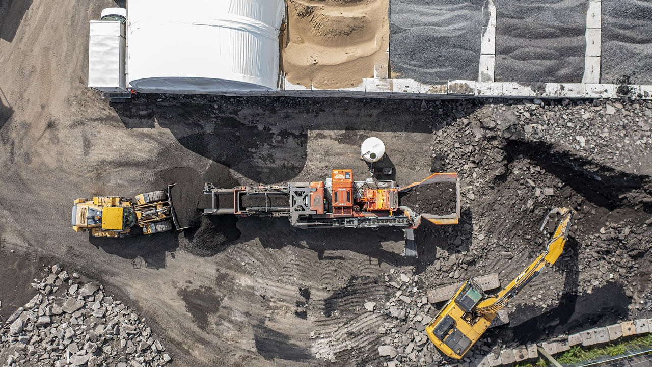 Impacteur I-120RS de Finlay au travail dans le recyclage d'asphalte