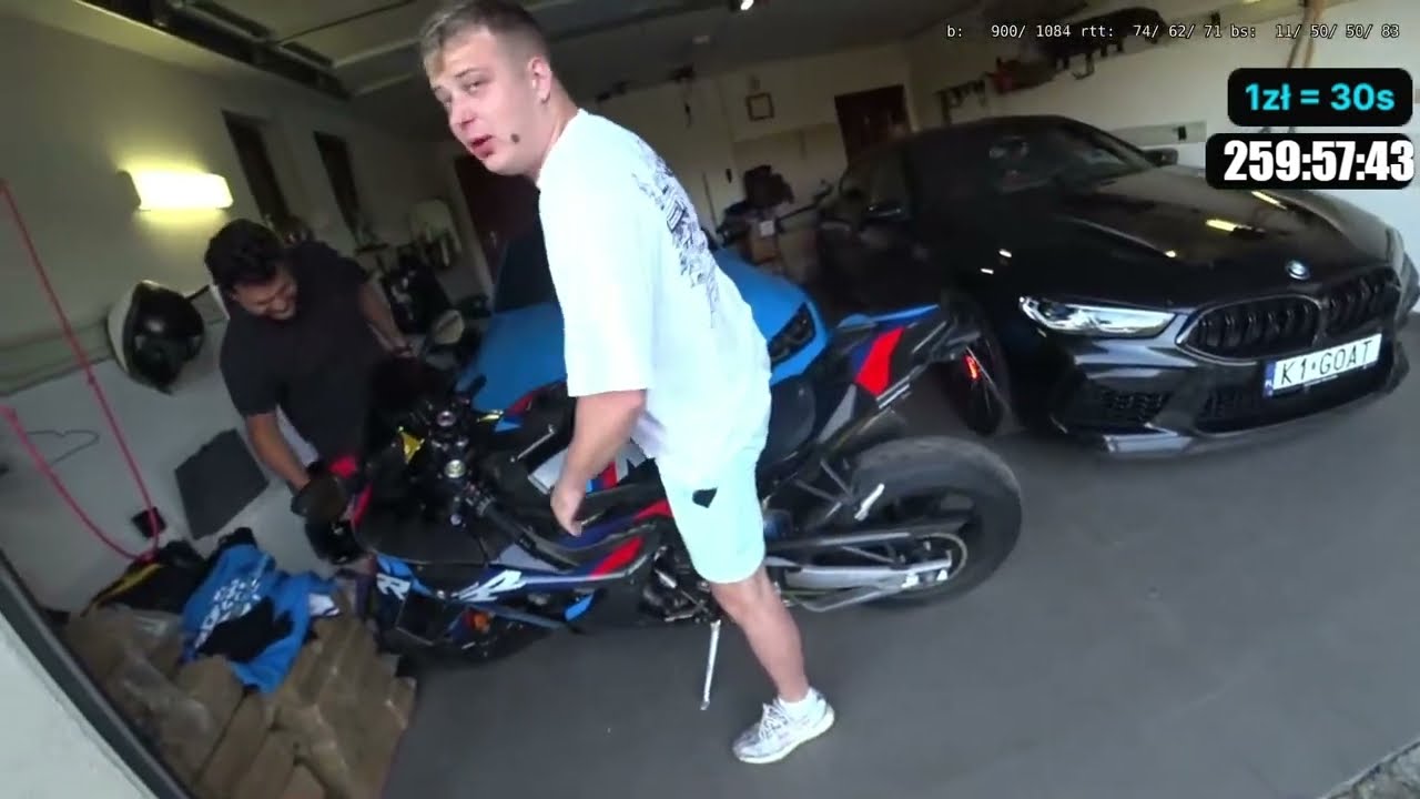 Wuja pokazuje sw&oacute;j nowy motocykl BMW