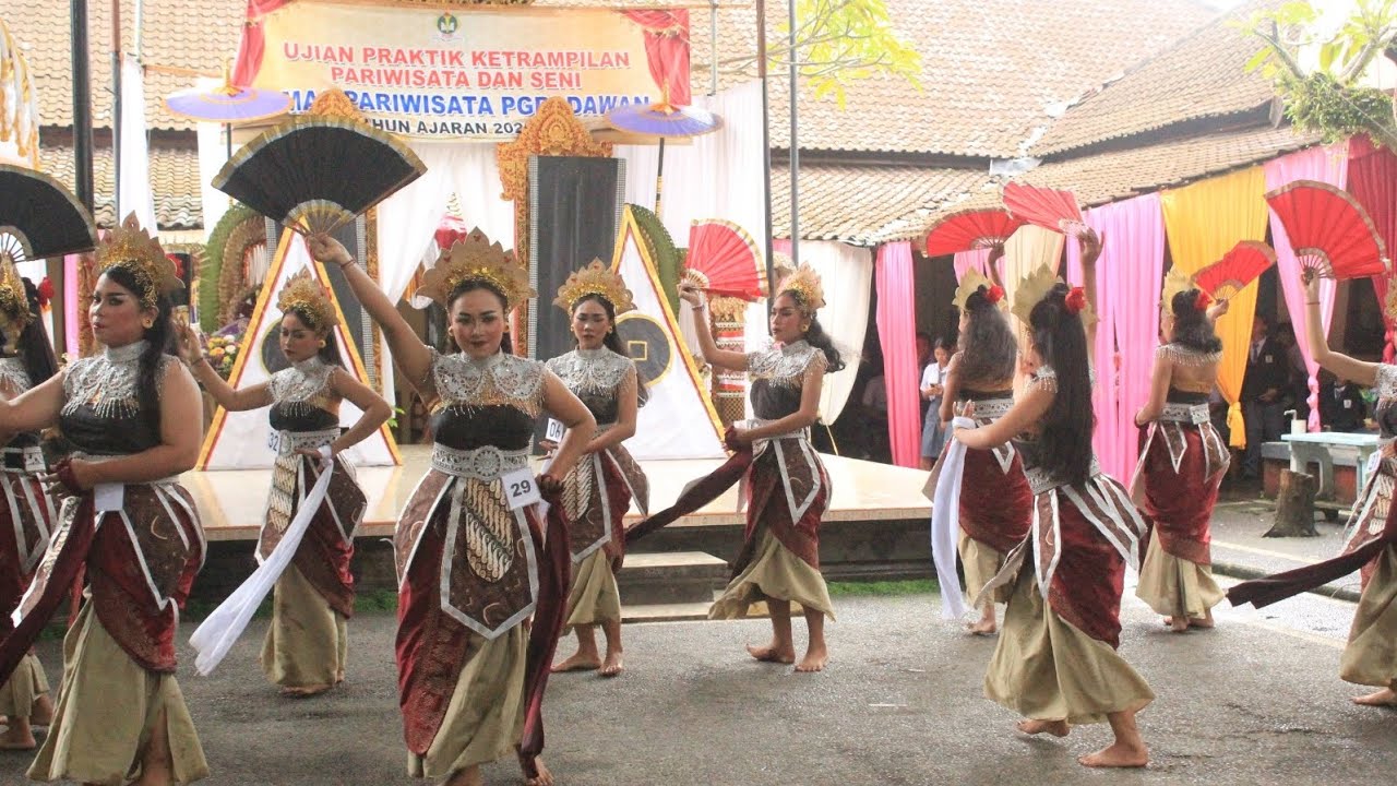 Pragmentari kelas XII C dengan Judul 