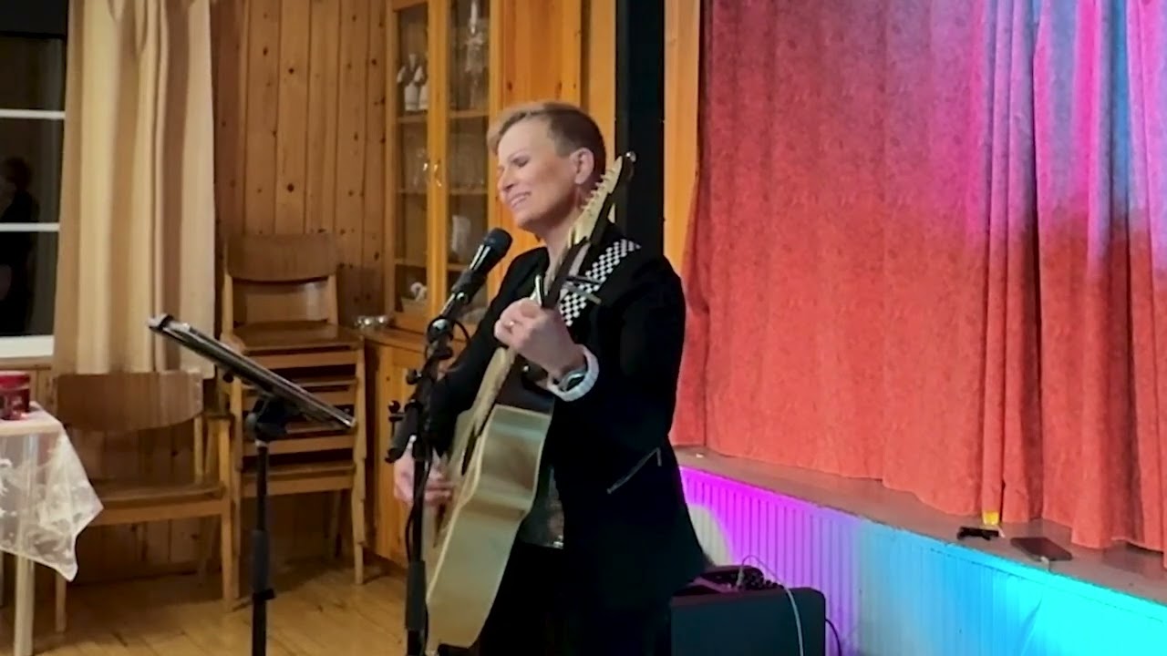 Tiina Helinä – Soittaja (Gypsy)