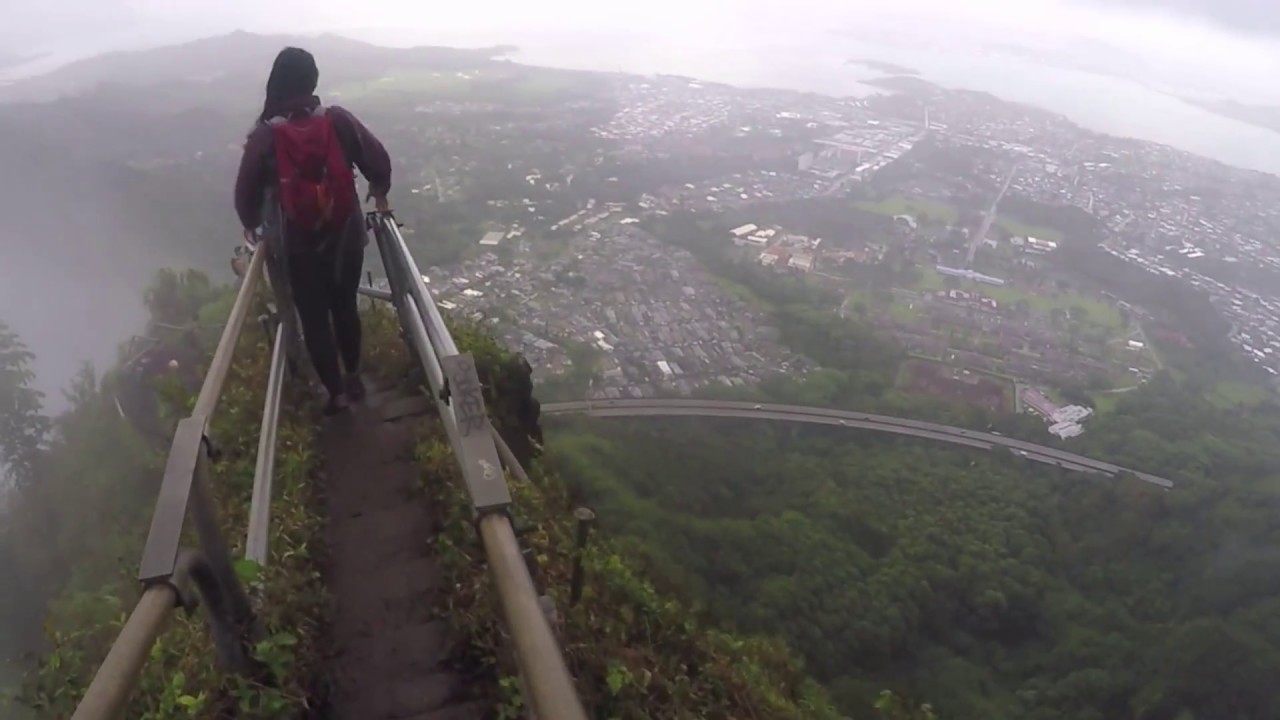 Stairway to Heaven (Haiku Stairs) | Hiking in Hawaii