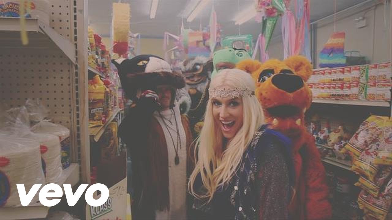 Ke$ha - C'Mon (Behind The Scenes)