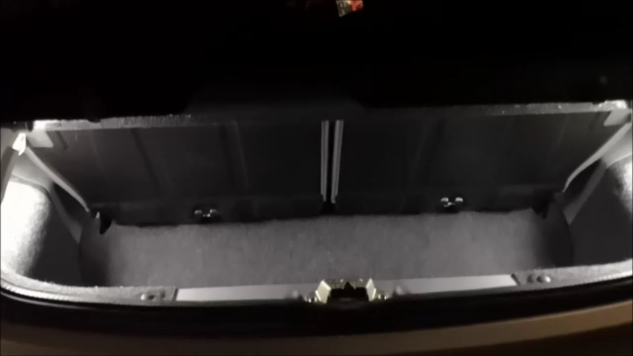 montaggio luce automatica nel baule e presa accendisigari C1 - 107 - AYGO, senza luce preesistente