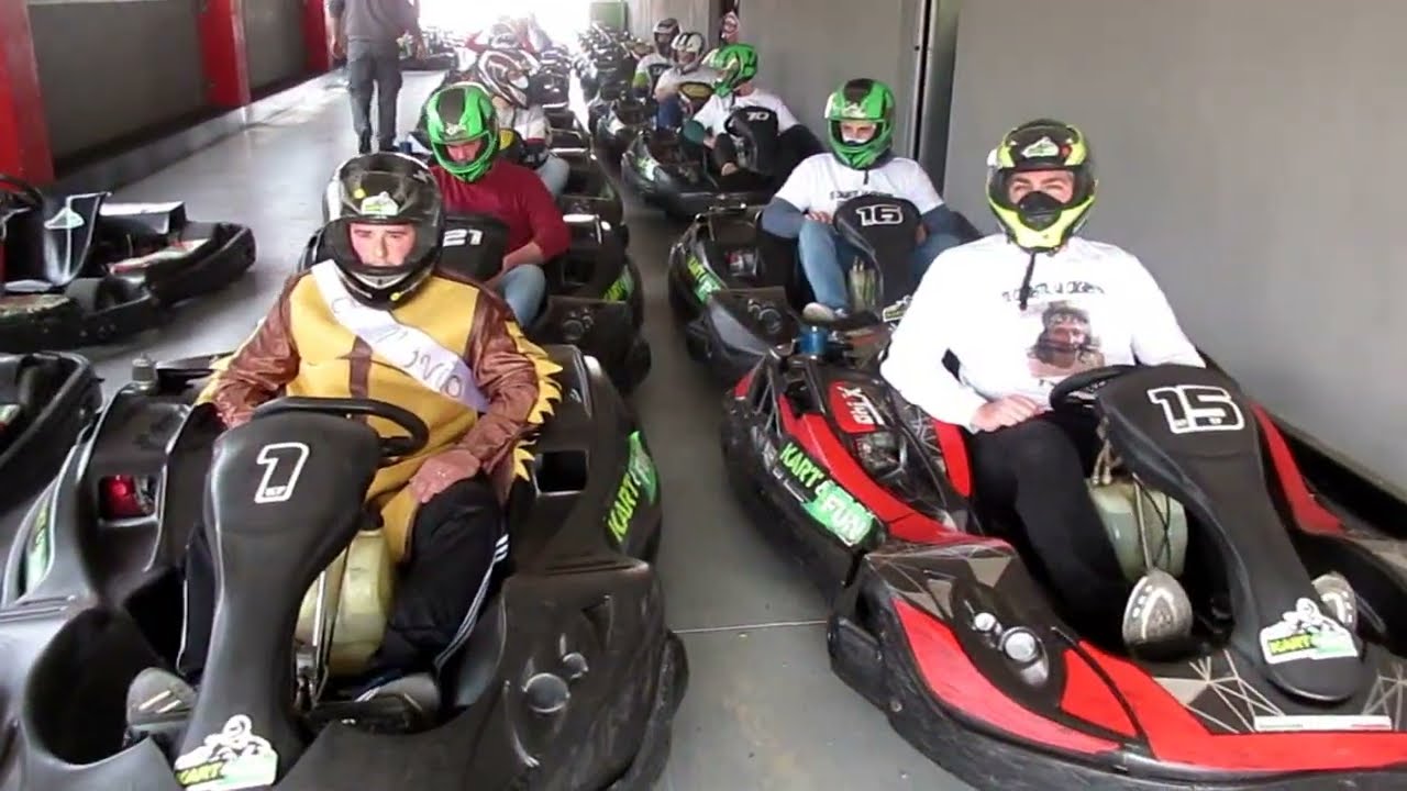 IMPRESIONANTE COMPETICIÓN DE KARTING EN MÁLAGA, ¡DERRAPES Y CURVONES!