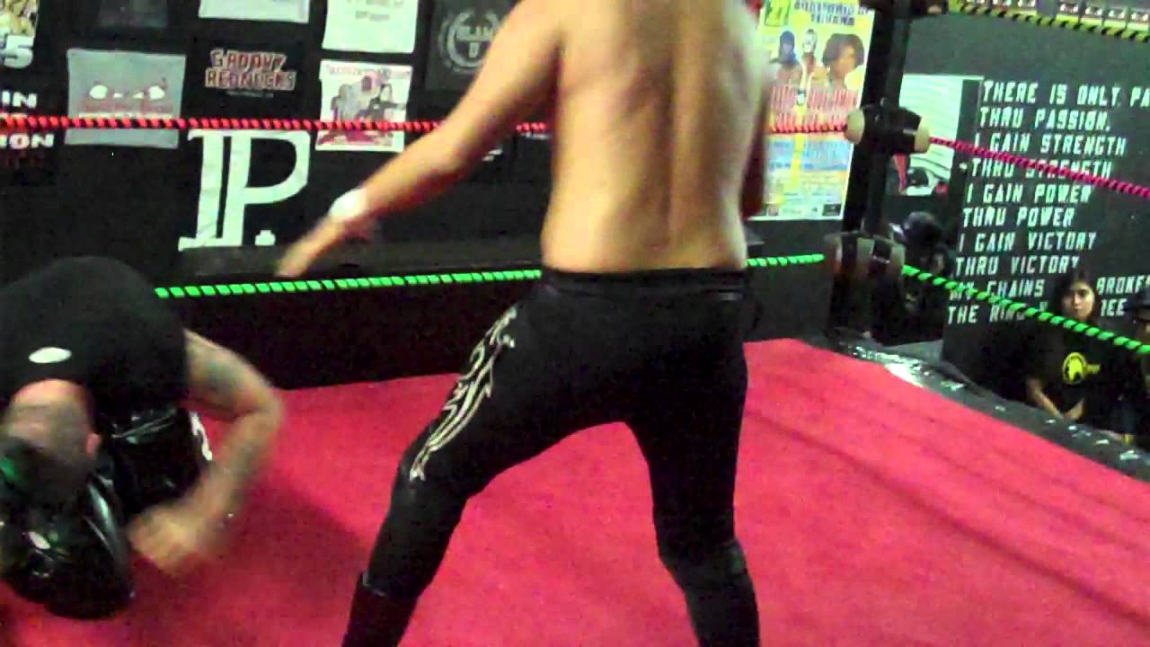 Lucha Machine vs Josh Dunbar @WrestlingSchool