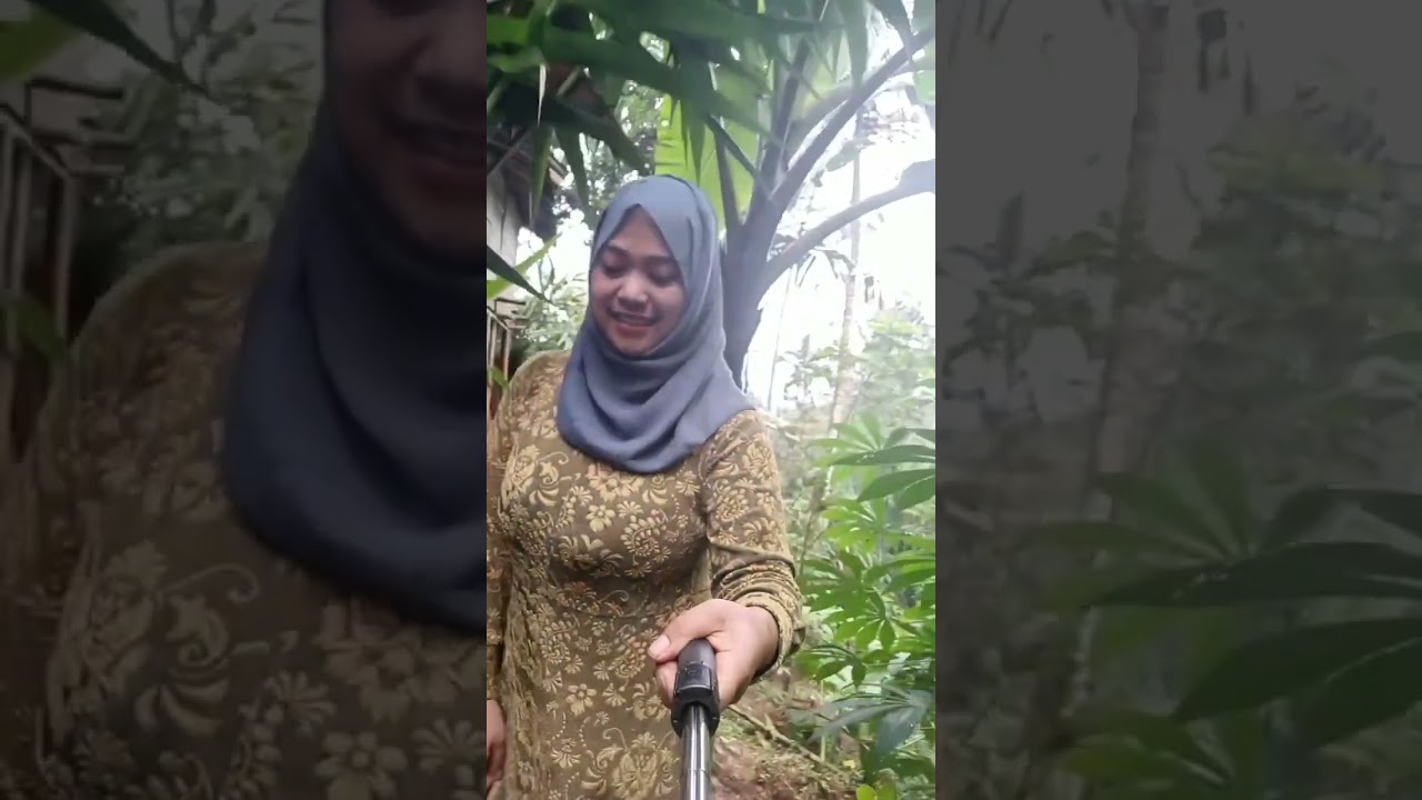 Mau Mandi Ternyata Air Nya Habis Terpaksa Harus Ke Kebun Belakang Rumah Yang Sepi Temenin Dong