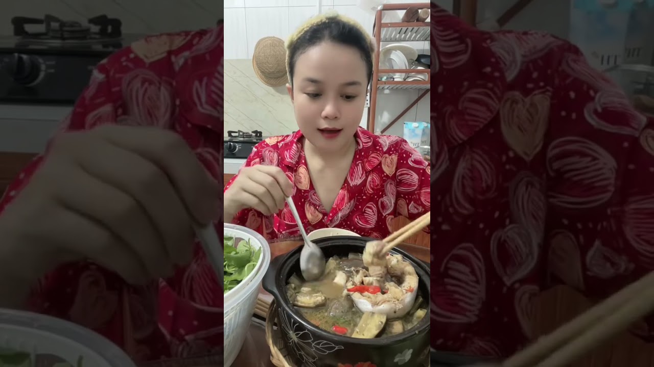 Âm thanh của nồi lẩu mắm ngày mưa. #laumam  #mukbang #xuhuongyoutube #shorts #sorts #comnha