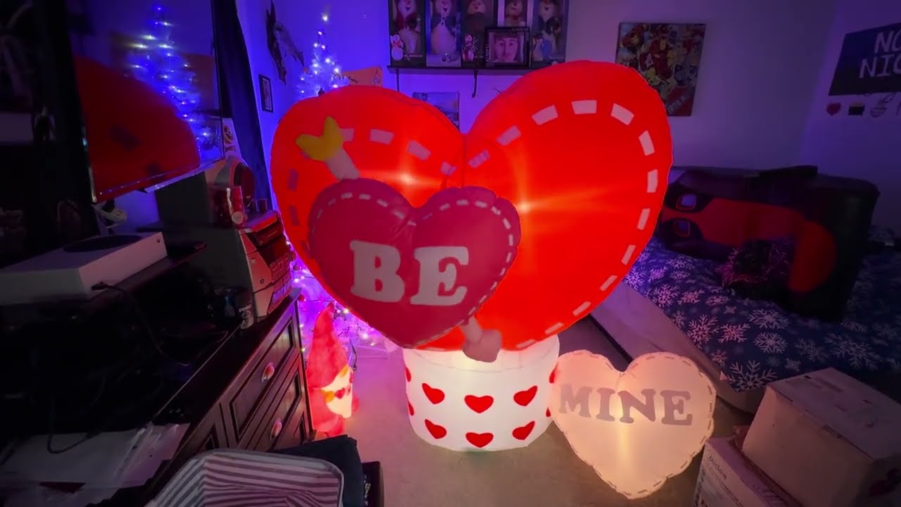 6ft animated Valentine’s Day heart 