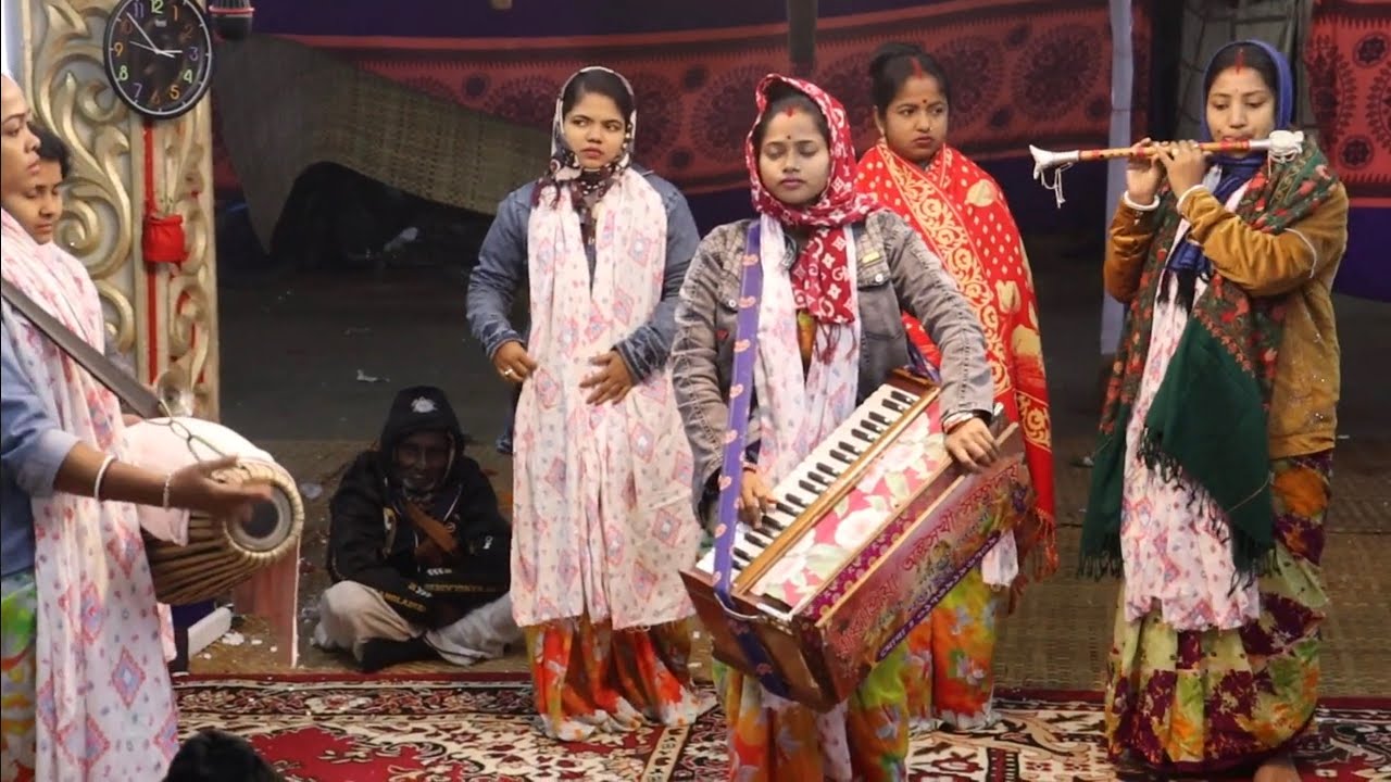 গভীর রাতে অষ্টসখীদের এক মধুর কৃষ্ণ, রাধা প্রিয়া অষ্টসখী  সম্প্রদায়। 
