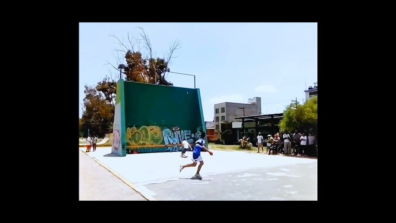Niño Abraham vs Muñeco en la prepa 3 🤯🤯🤯🤯🥎🎉💯👏🏻