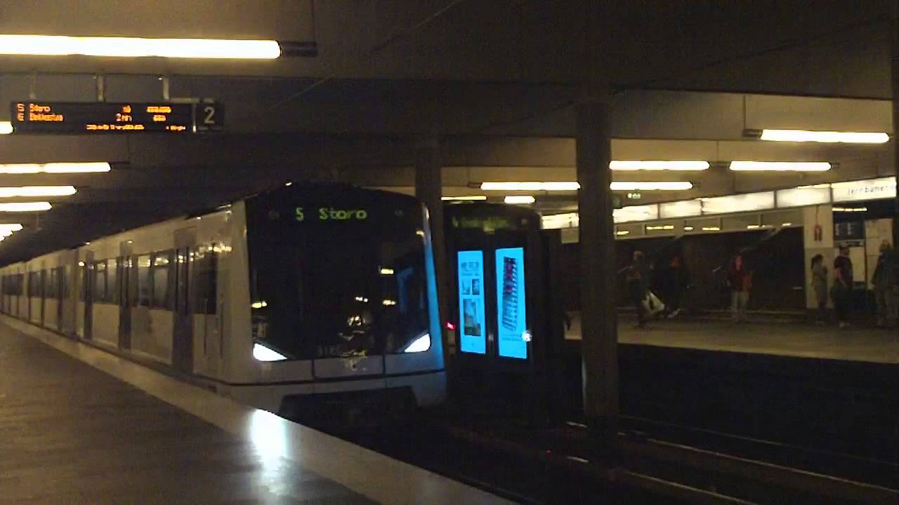 MX3000 trains at Jernbanetorget station