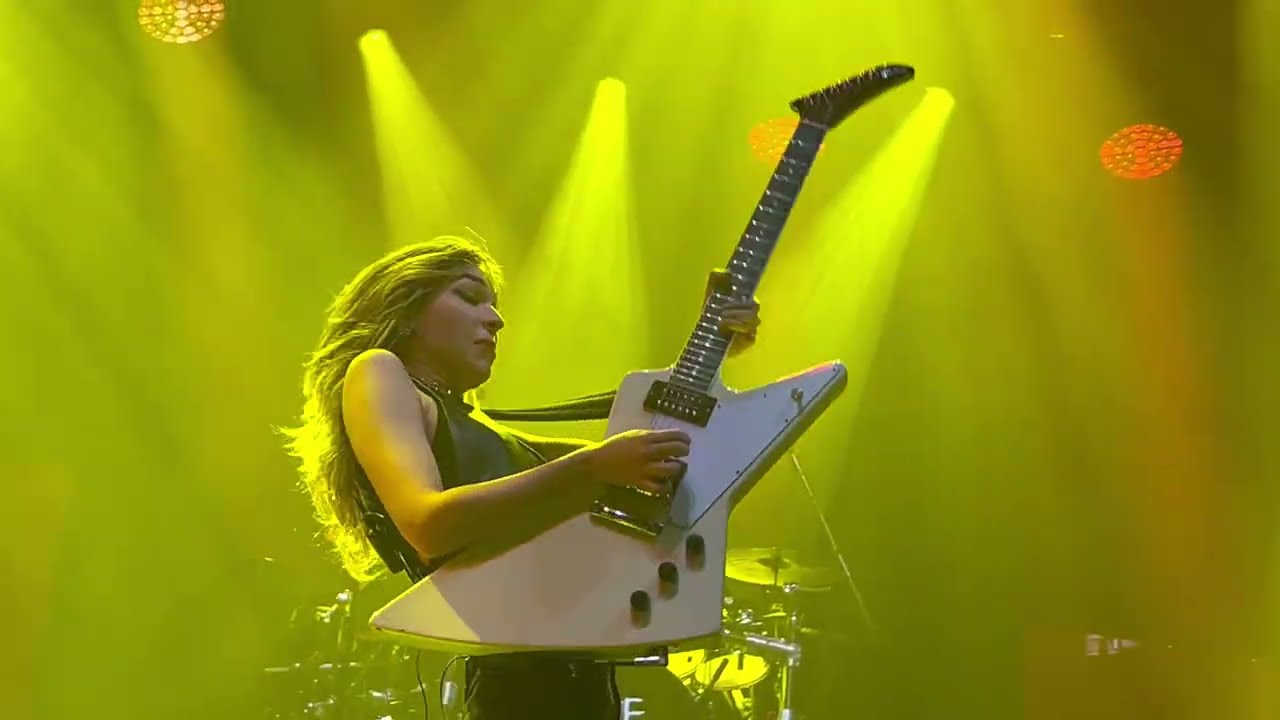 The Warning - Queen of the Murder Scene (Live)
