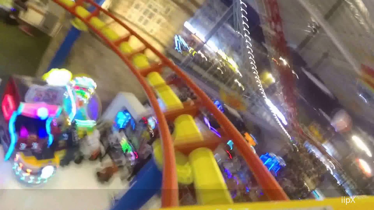 Mencoba roller coaster mini di TransStudio mini Yogyakarta