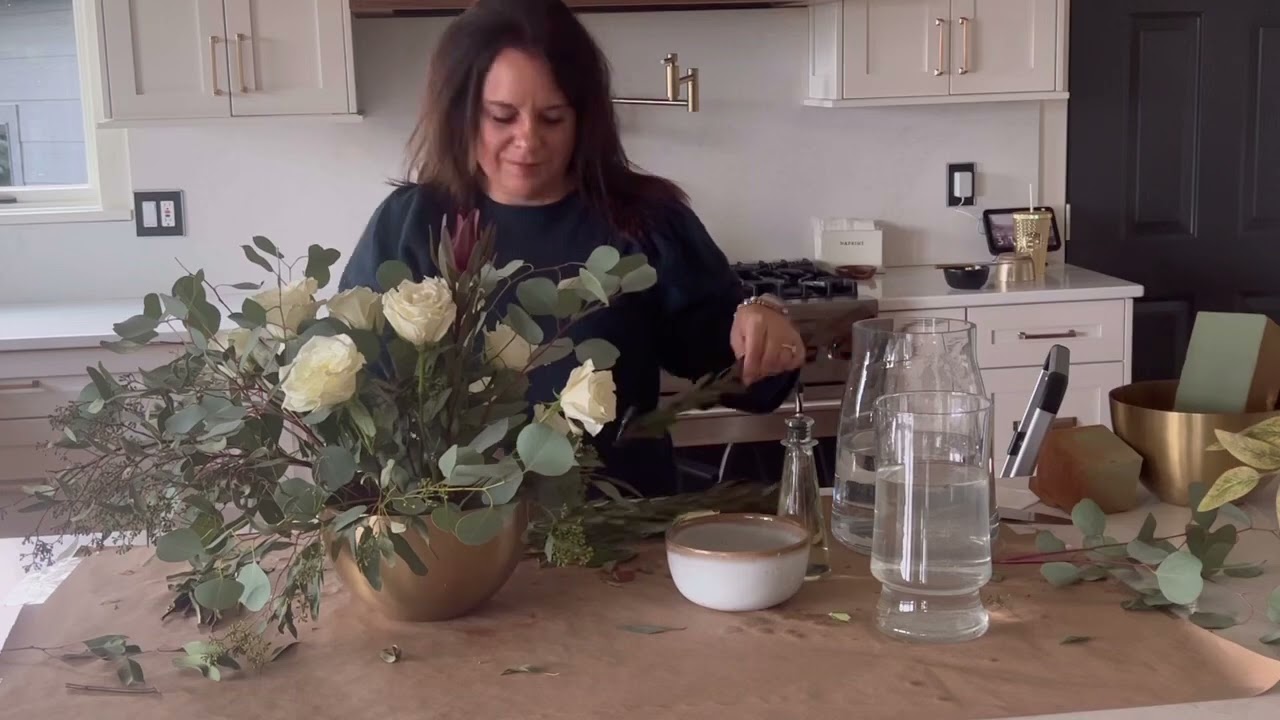 High End DIY Flower Arrangement for Your Thanksgiving Table with Homecoach Krista Gilbert