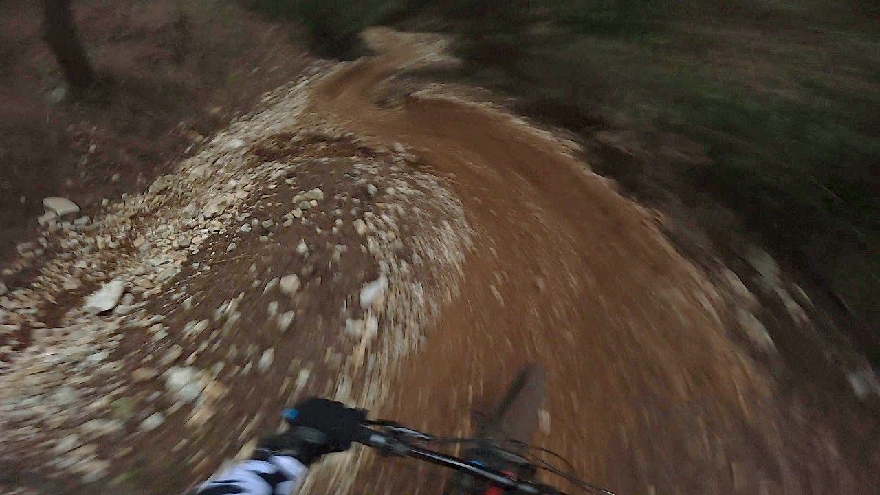 Sencillamente espectacular esta linea #enduro #mtb ⚡⚡en ?? 
