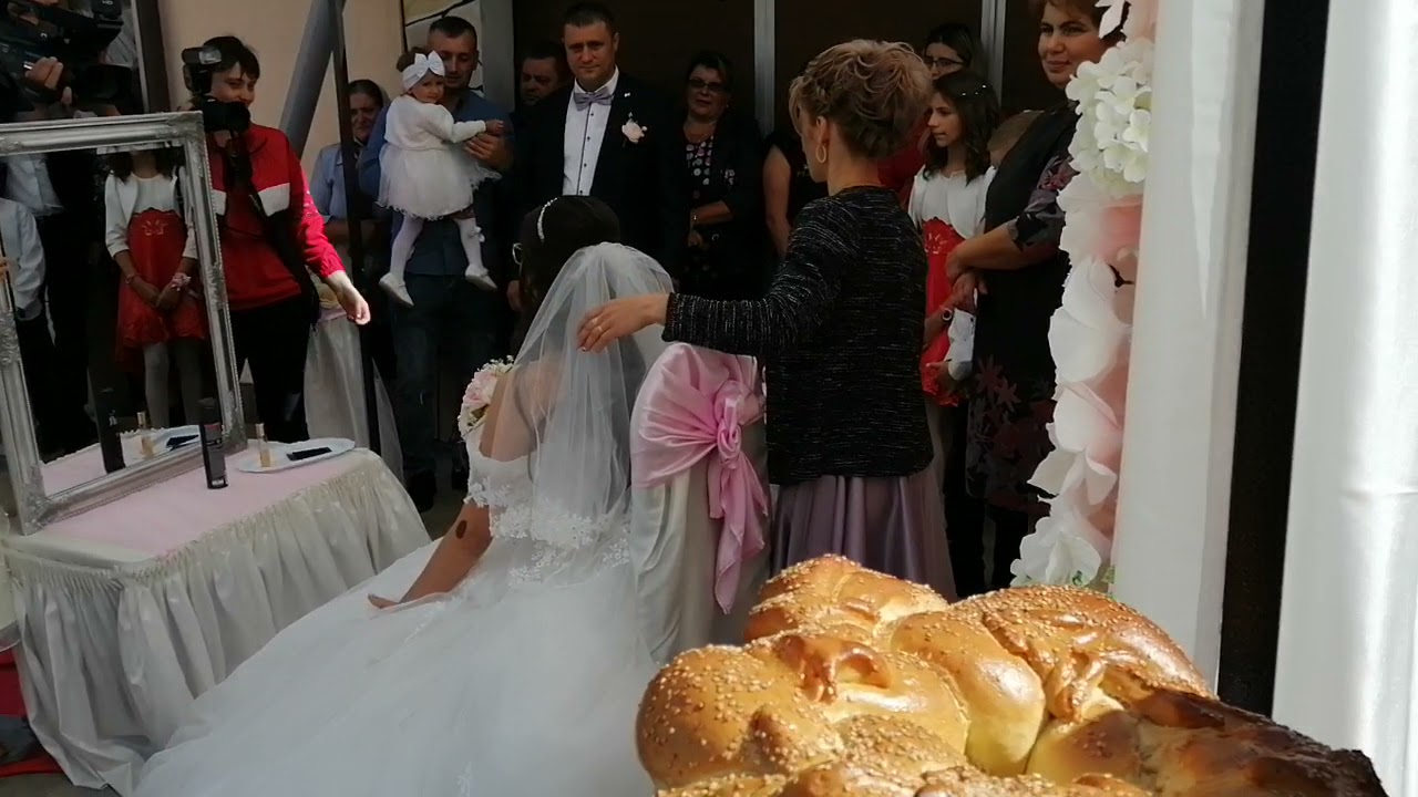 Nunta la români.Ia-ți mireasă ziua bună de la tată de la mumă!