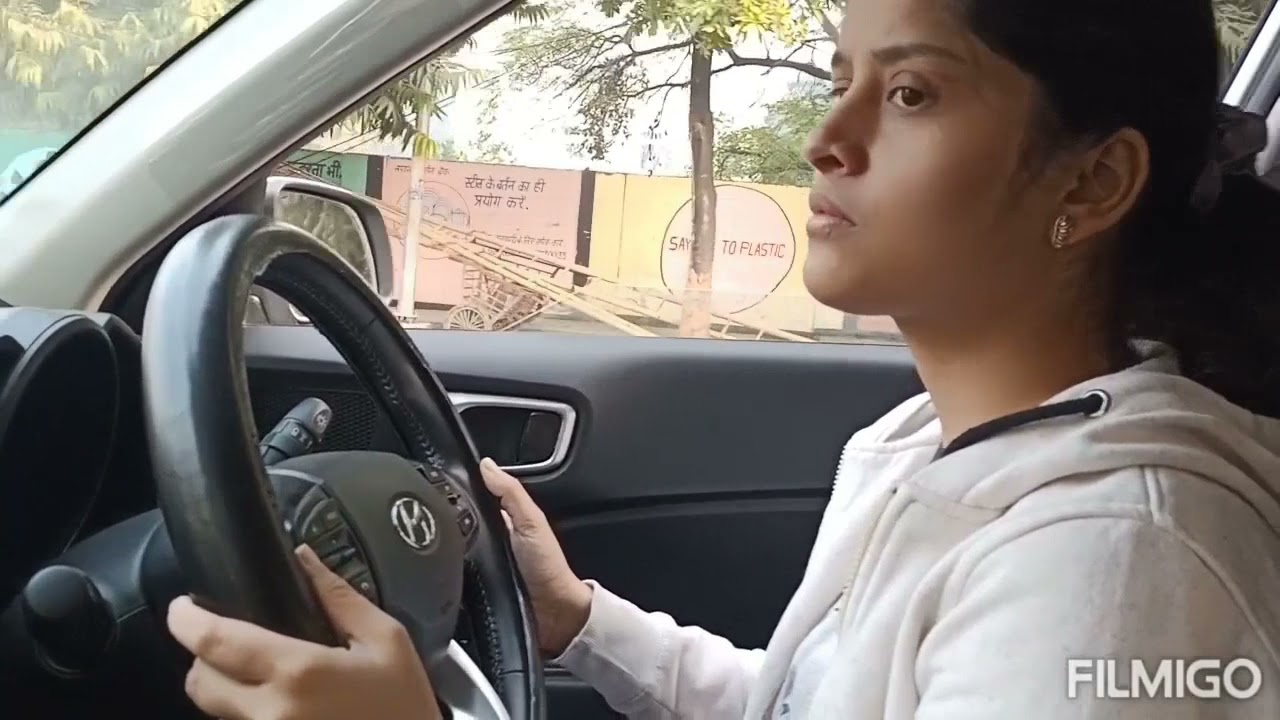 how to drive a car venue Hyundai हुंडई की वेन्यू कार चलाने में कैसी है देखें ???