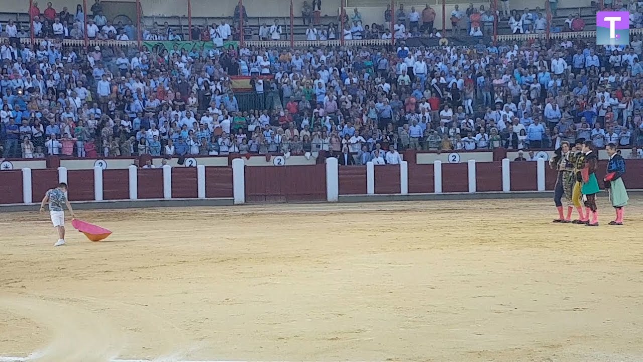 El ni&ntilde;o que salt&oacute; de espont&aacute;neo y tore&oacute; delante de 'El Juli'