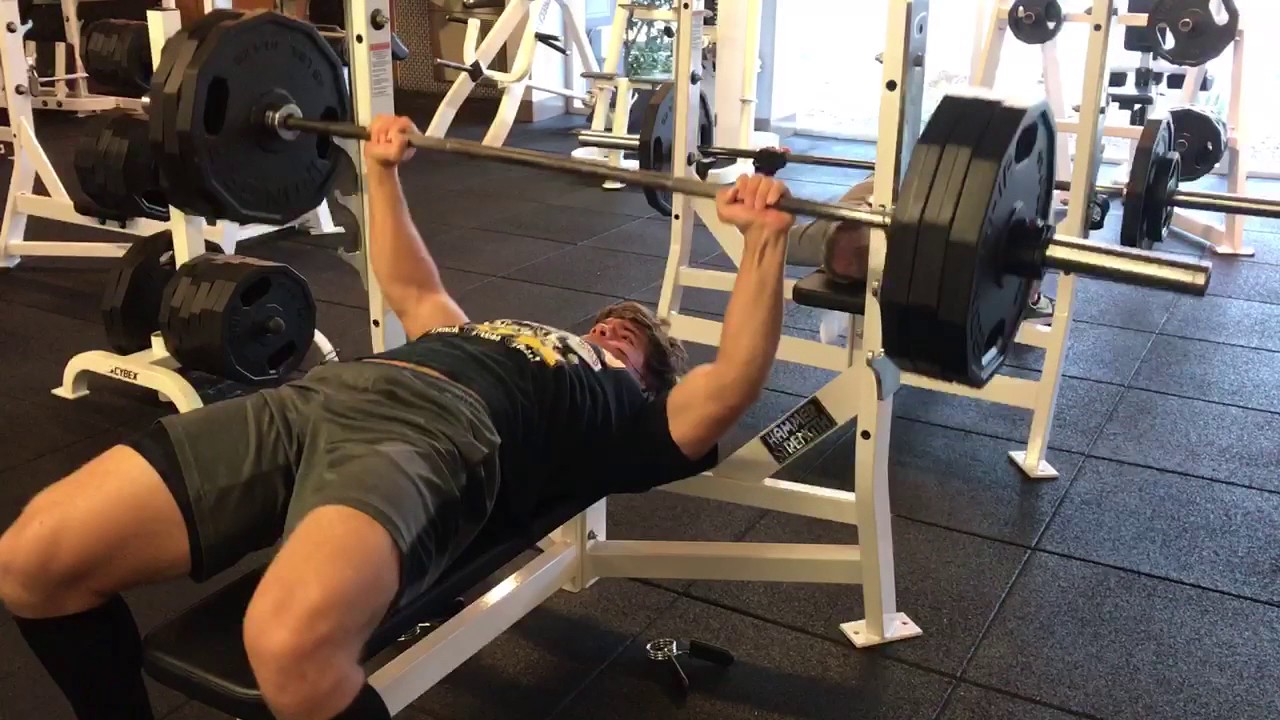 Punter Michael Turk bench press 315x6
