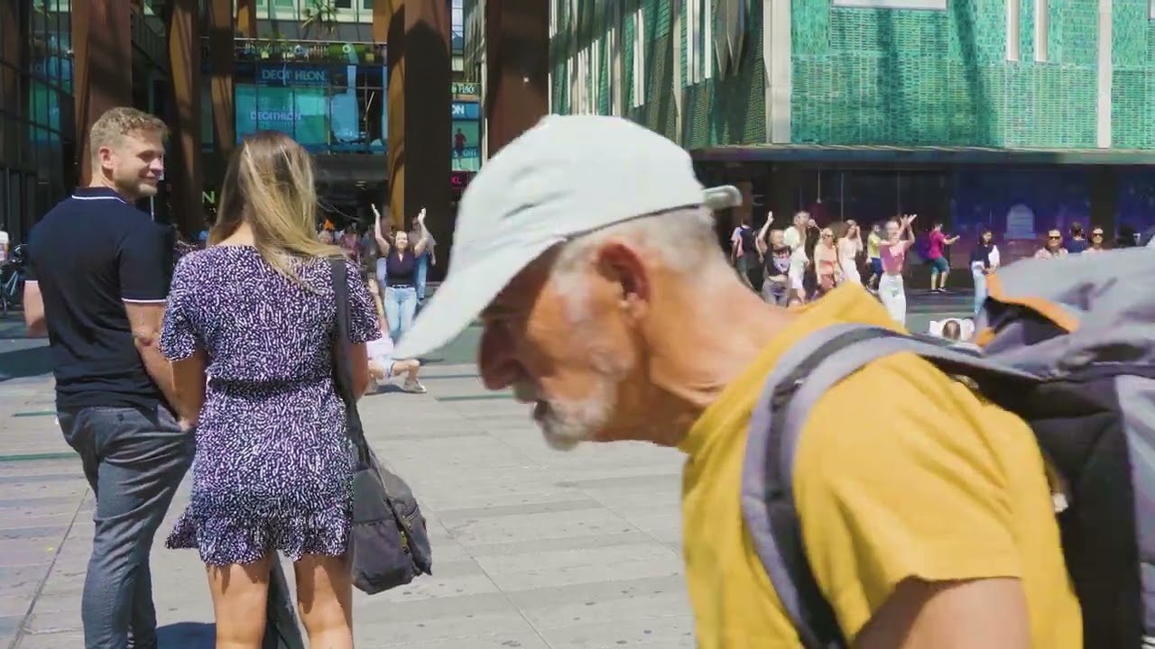 Huwelijksaanzoek van Stefan Vogels ~ Flashmob UDANCE
