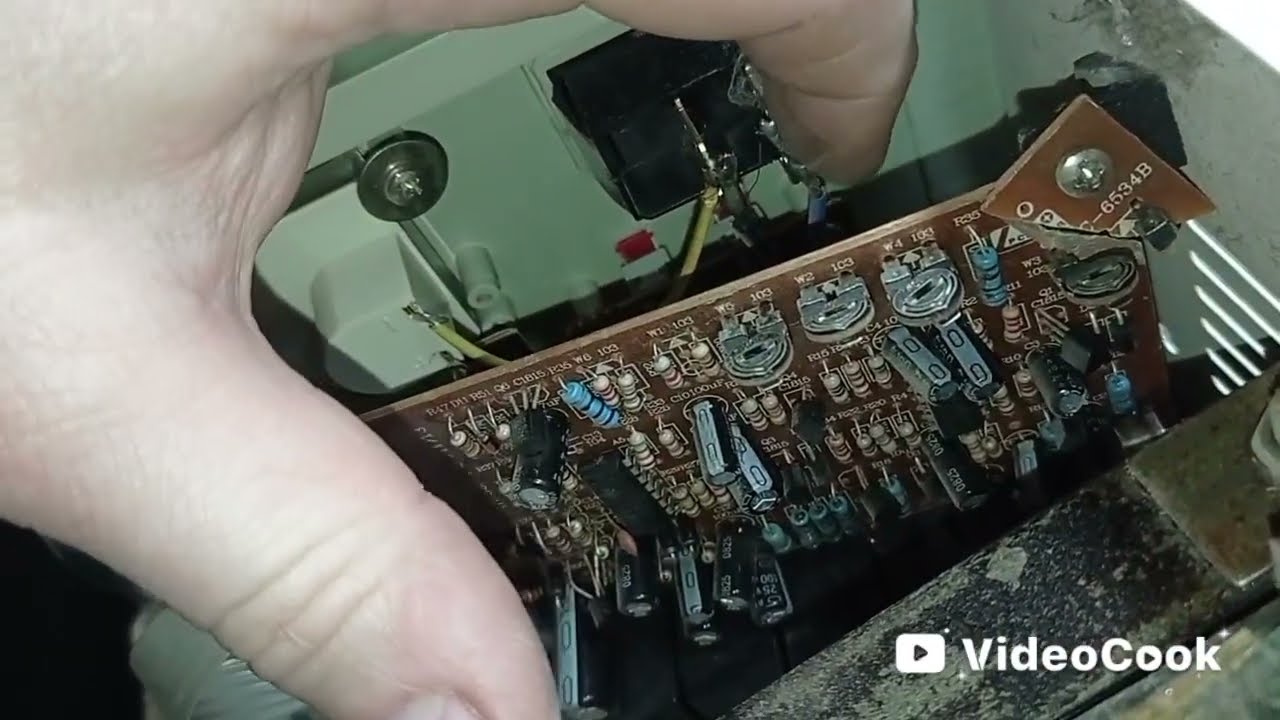 Не вмикається стабілізатор напруги Logic Power після падіння. Ремонт