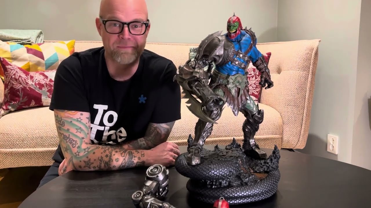 Review of Tweeterheads Trap Jaw Maquette compared to Trap Jaw statue from Neca 2006 and PCS 2016