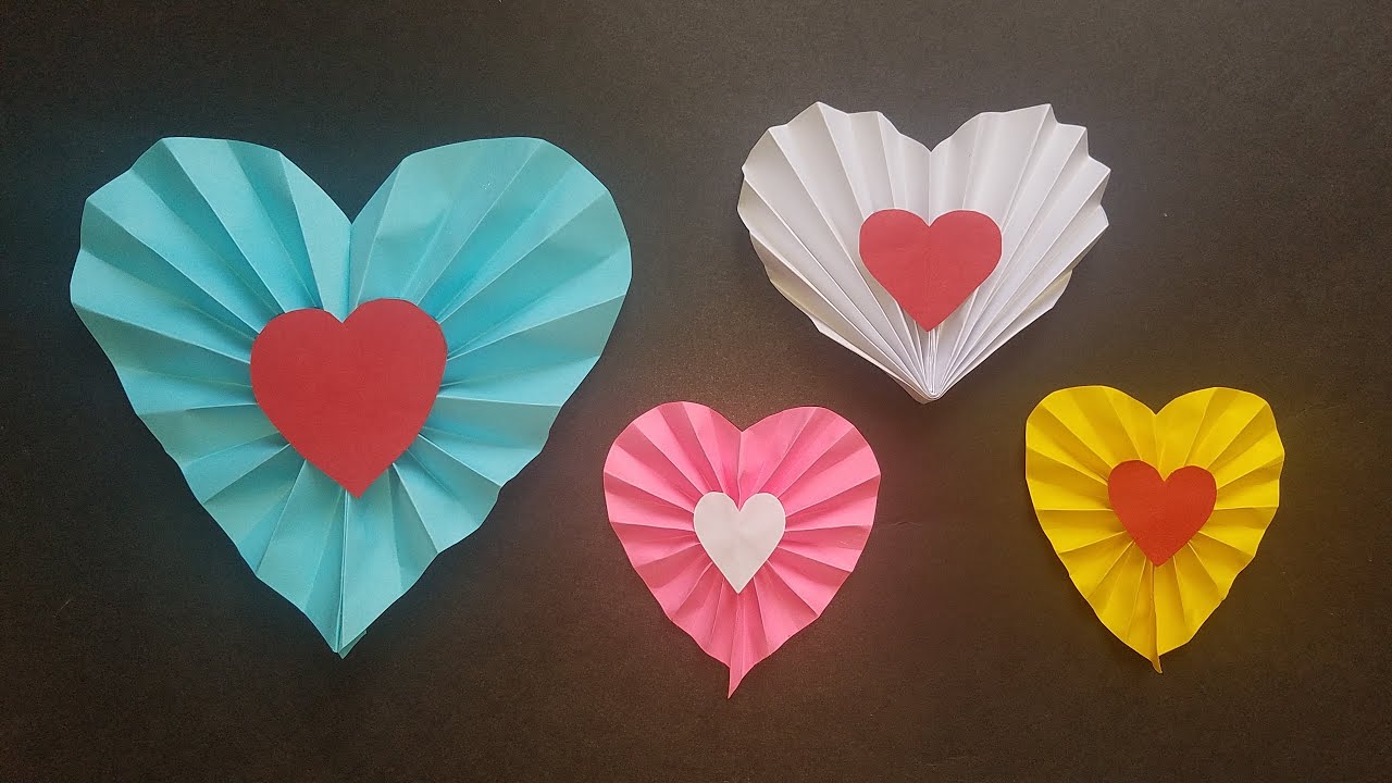 ROSETONES DE PAPEL CON FORMA DE CORAZON. 2 técnica diferentes para hacerlos.