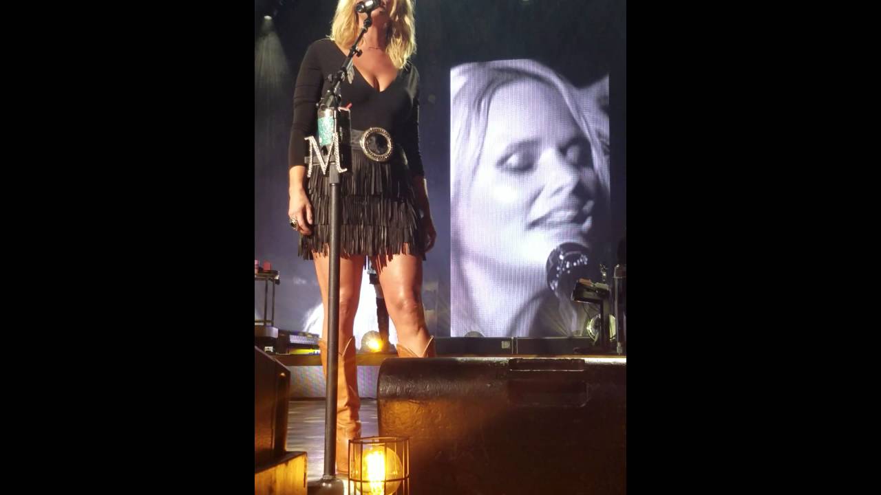 Miranda Lambert - Vice (first live performance - Cleveland, OH 07/28/16)