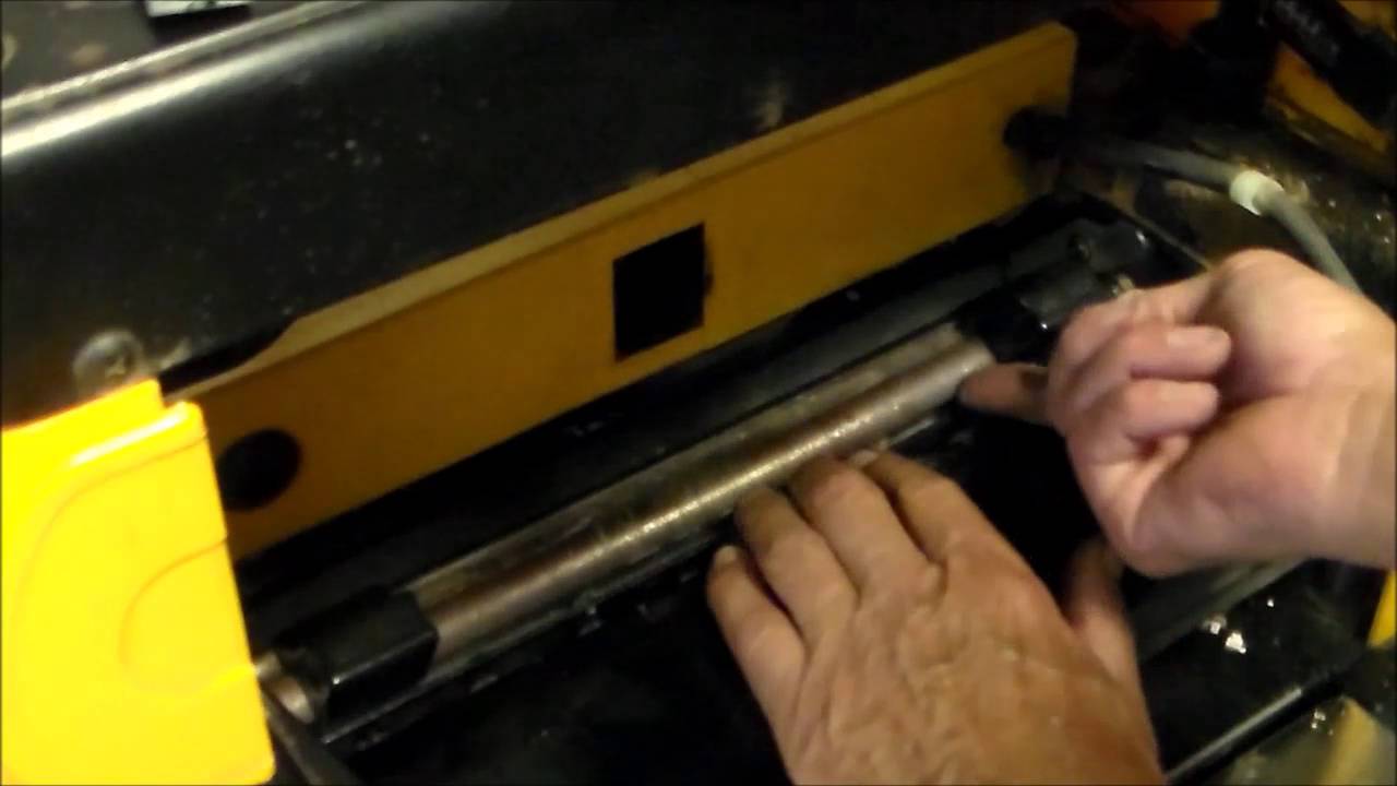 Как заменить ножи рубанка DeWalt 733