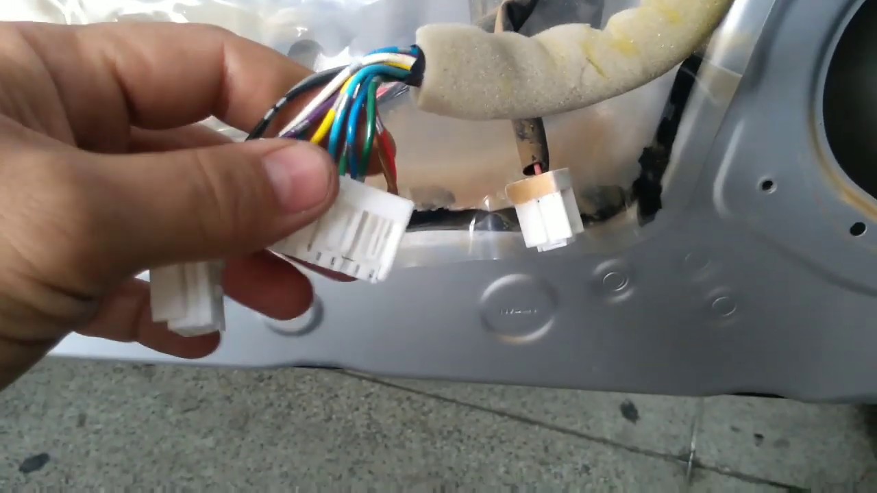 Instalando módulo de subida e descida de vidros no Nissan Versa (LV 208 quantum) Por Cláudio Assis