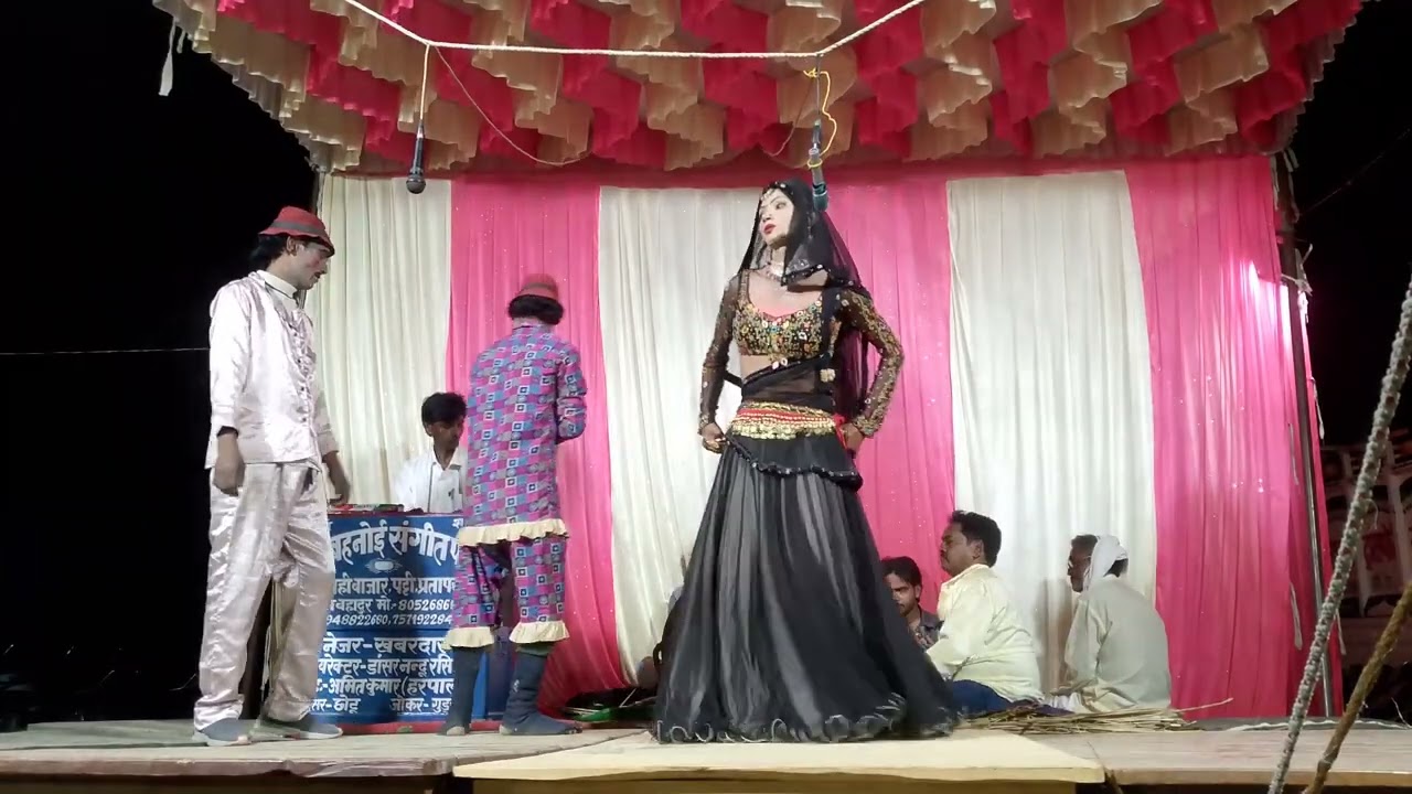 तुम्हारी नज़रों में हमने देखा अजब सी चाहत छलक रही है 