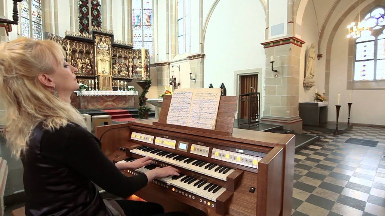 Fantasie in g-Moll, BWV 542 by J.S. Bach | Iris Rieg on the Johannus Ecclesia T-250