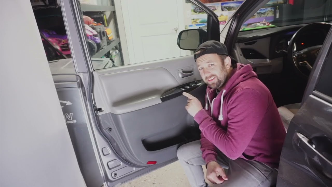 Снятие дверной панели Toyota Sienna своими руками