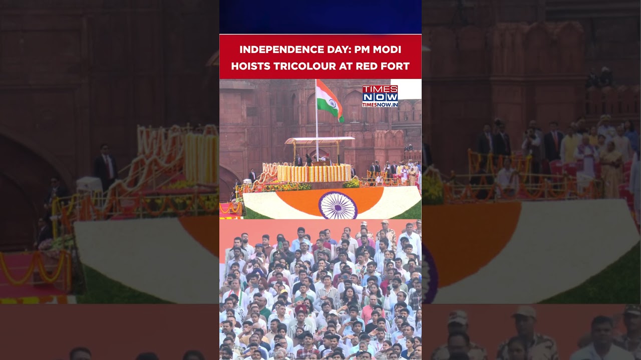 Watch: PM Modi Hoists National Flag At Red Fort On 80th Independence Day #shorts