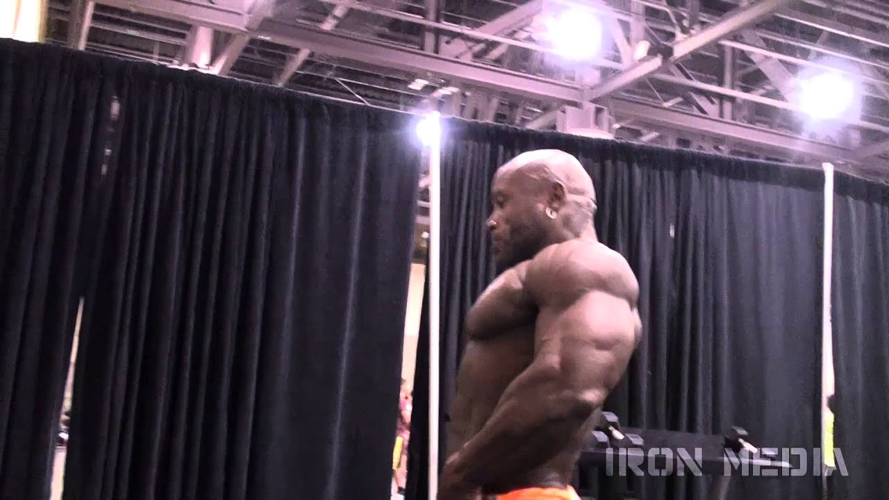 Ifbb Phoenix Pro 2013  Bodybuilding Pumproom  David Henry - Charles Dixon - Lee Apperson
