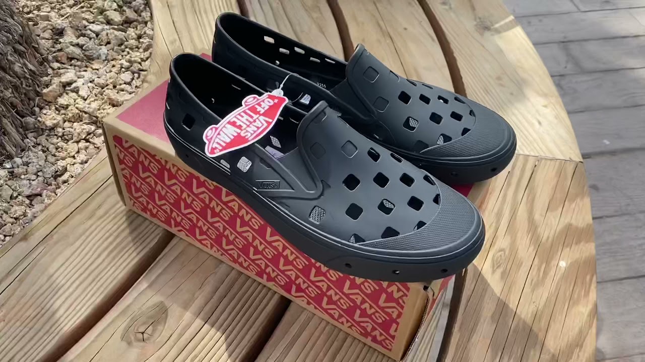 Vans Trek in mud