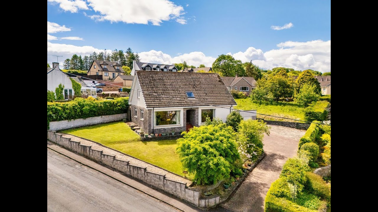 Spacious 5/6 Bed Detached Home with Amazing Views in Wallacestone, Falkirk | Gordon Henry.