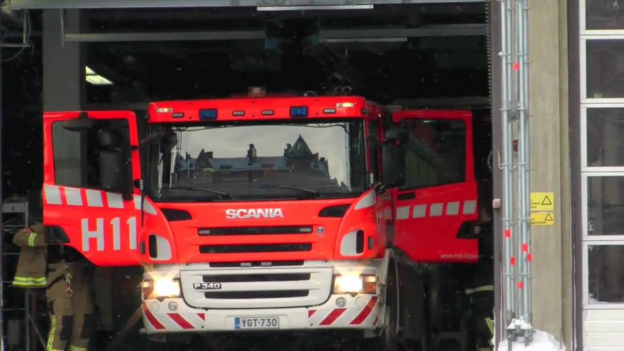 Helsinki 4, 11, 15 & 16 responding to an automatic fire alarm / Helsinki, Finland