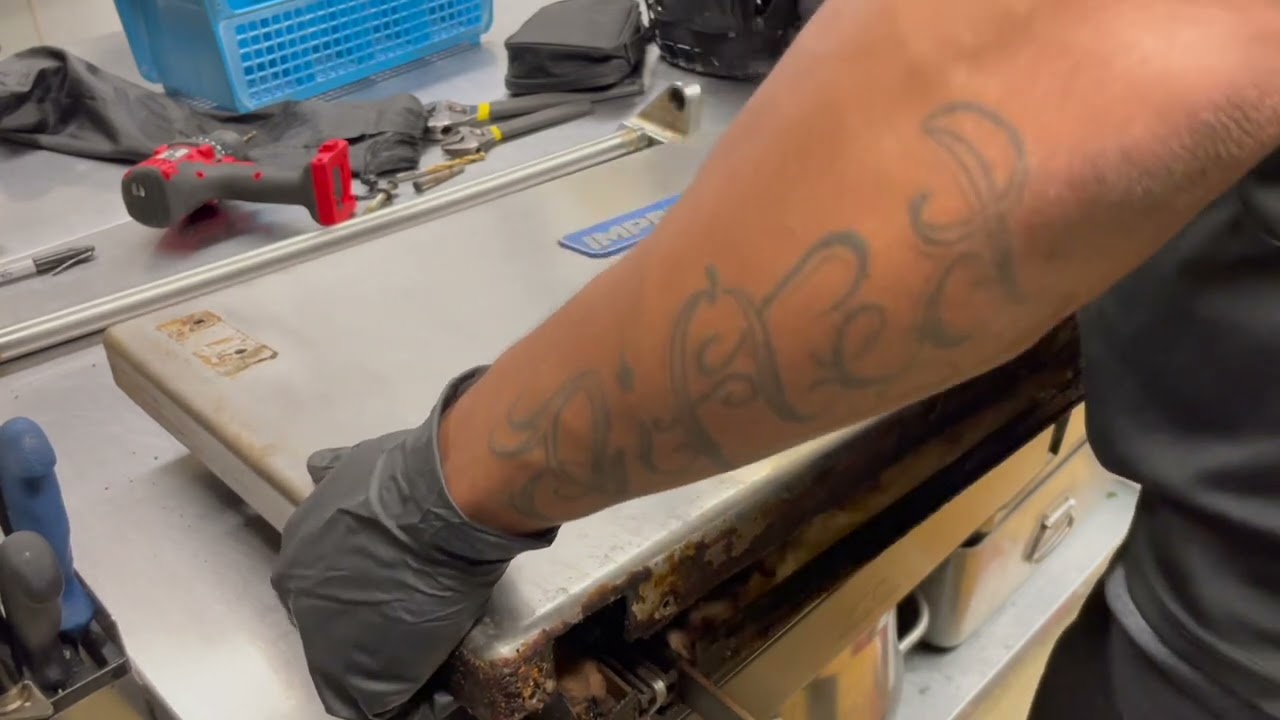 Imperial Oven Range: Replacing the Door Hinge Assembly