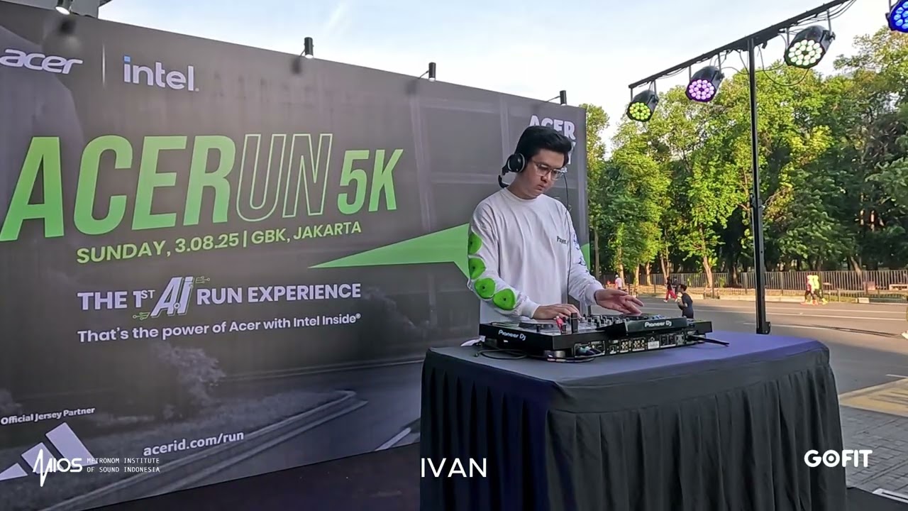 Social Sound at Acerun GBK with : Ivan