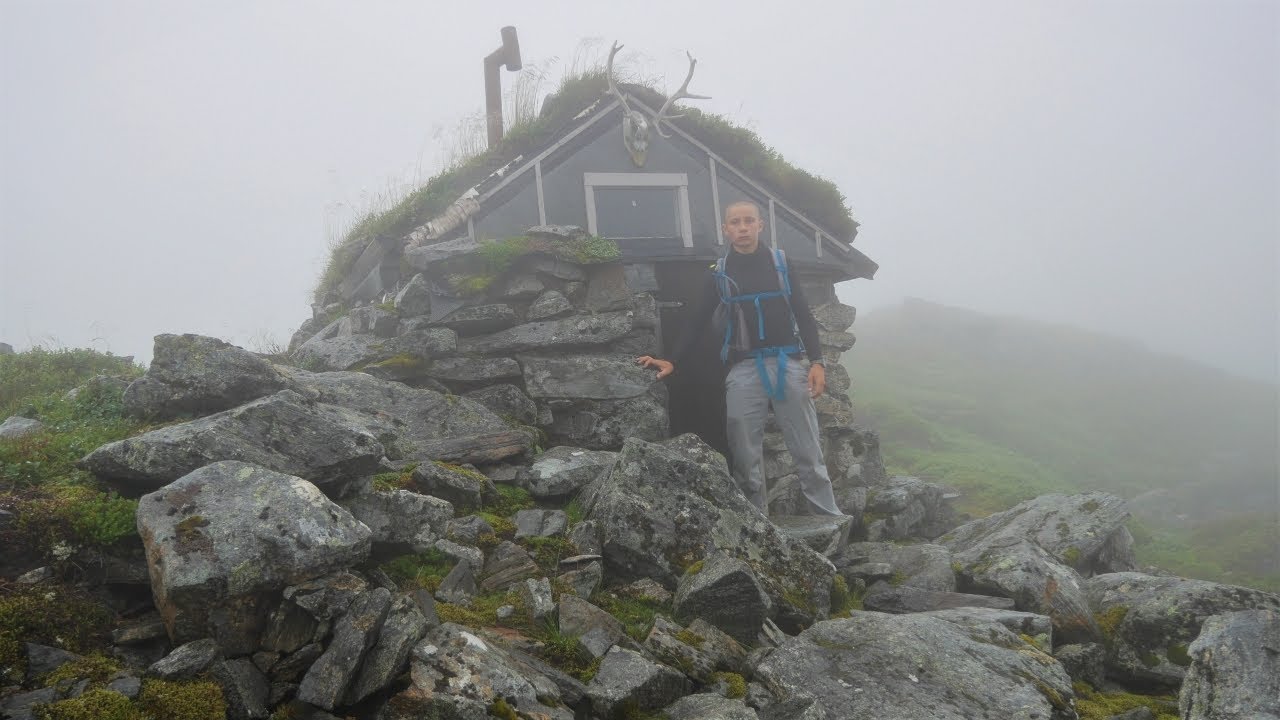 Biwak w chacie Saamów, smażony łosoś i piesza wyprawa