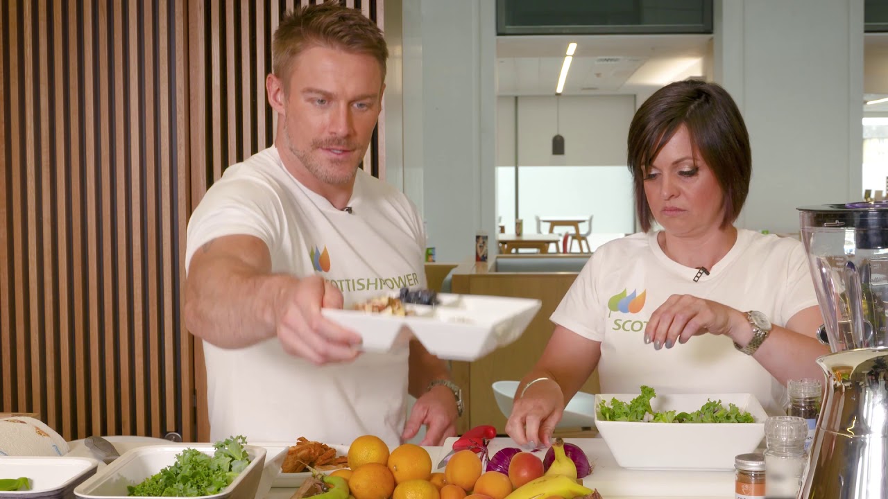 Jessie Pavelka helps employee Lisa pull together a kale, spinach, blueberry and chicken salad.