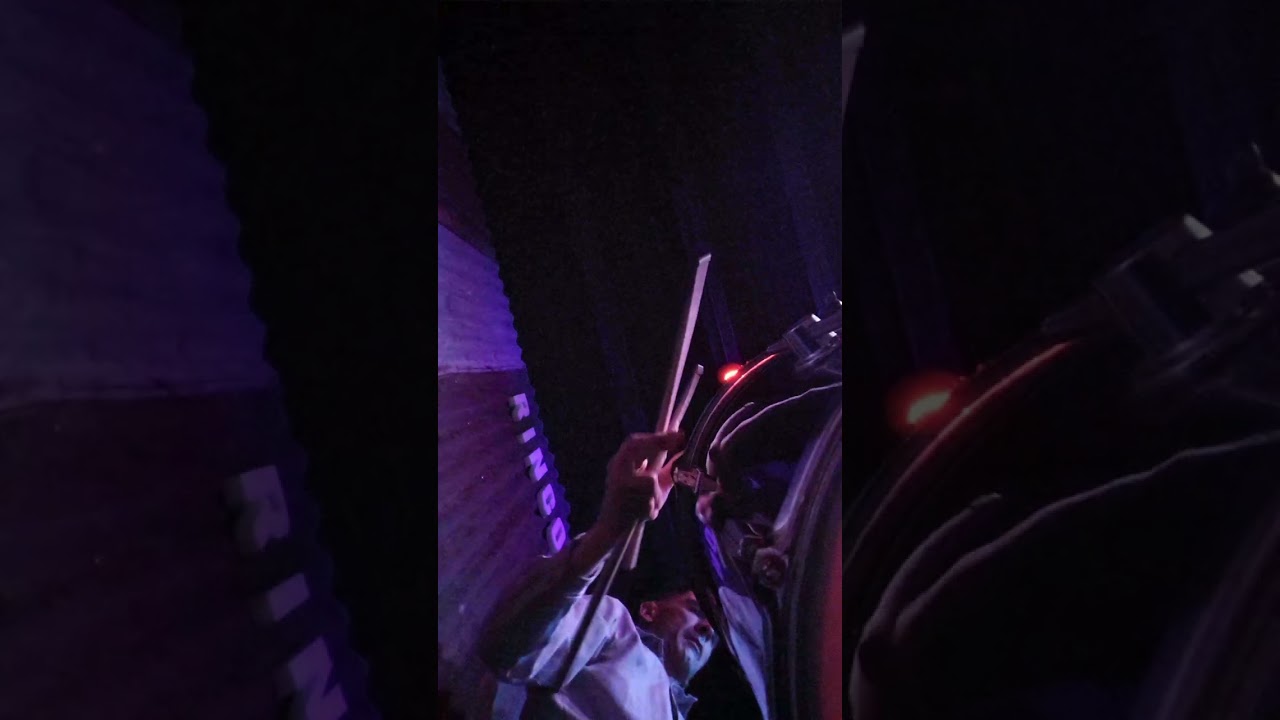 el rincon bragado  , haciendo soporte a una banda tributo a los REDONDOS