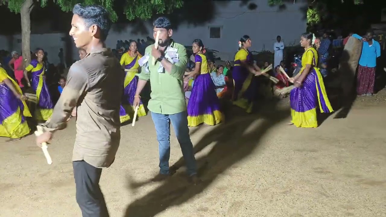 అశోక్ మైదుకూరు కోలాటం 9010051312 మైలవరం బృందం రాధికా రావేలా అంటూ ఎంత చక్కగా చేస్తున్నారో చూడండి