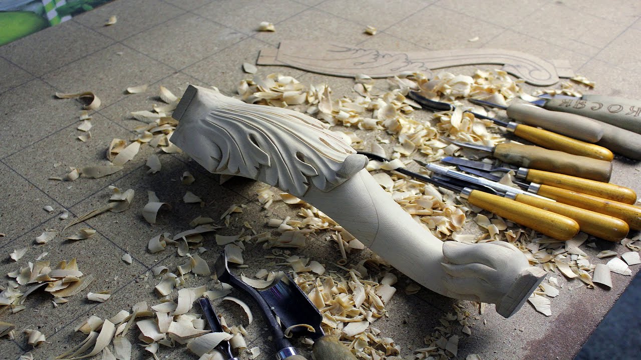 Ножка Кабриоль резная. Carved Cabriole leg.