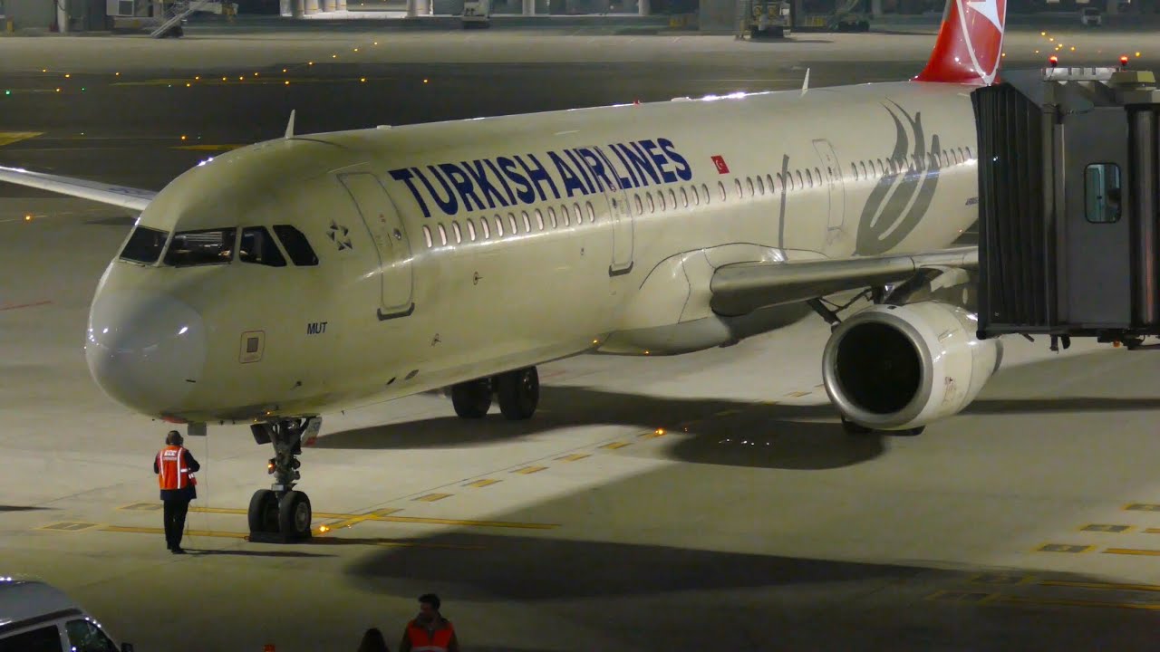 Istanbul's BRAND NEW AIRPORT (2019) - my Turkish flight to Baku, Azerbaijan