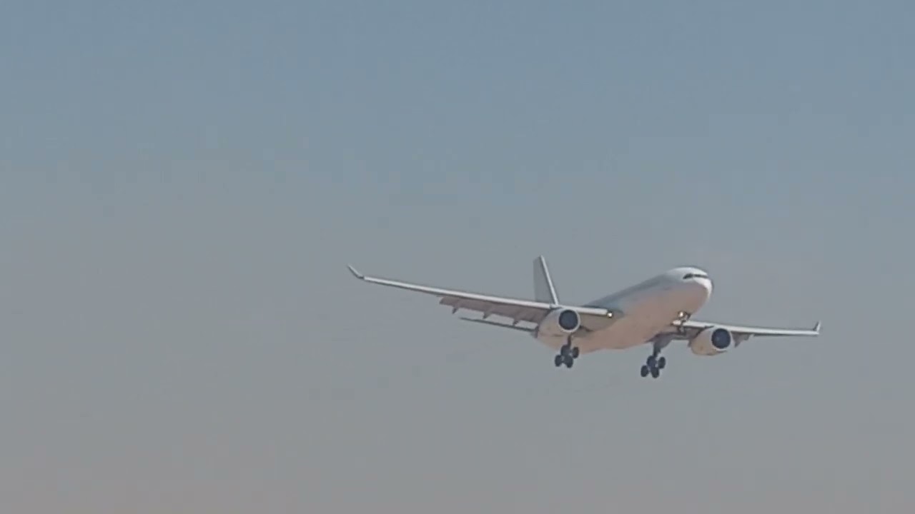 شاهد أجمل إقلاع لطائرة النيل للطيران من مطار القاهرة الدولي إلى مطار الملك عبدالعزيز الدولي بجدة