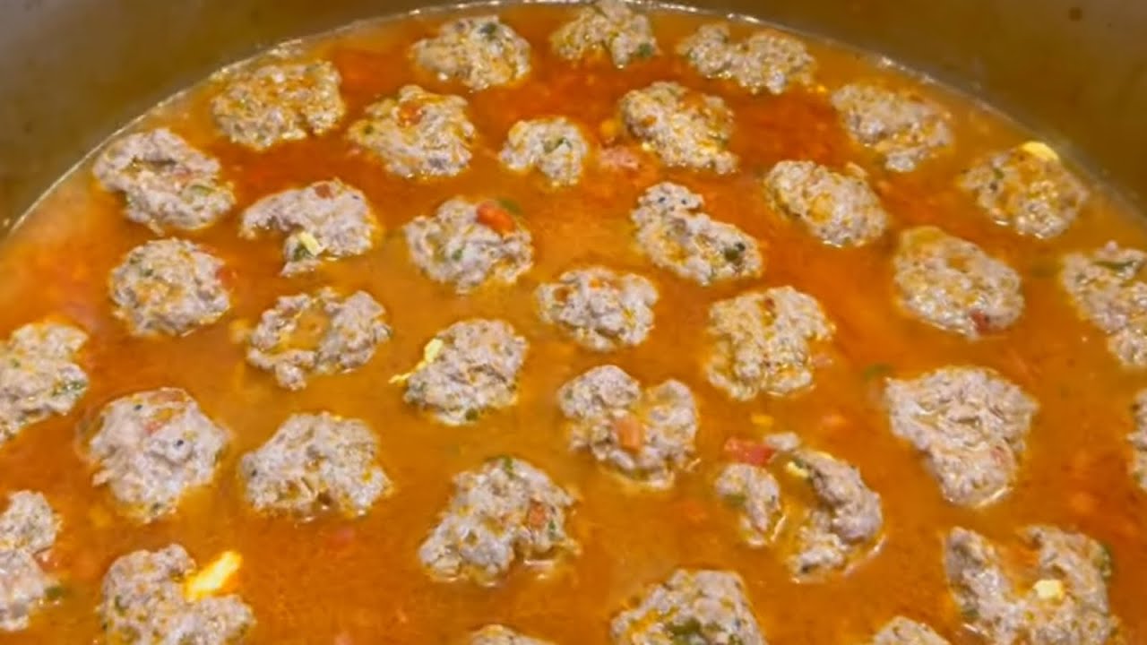 Albóndigas de carne de res y queso y cóctel de camarón desde cero